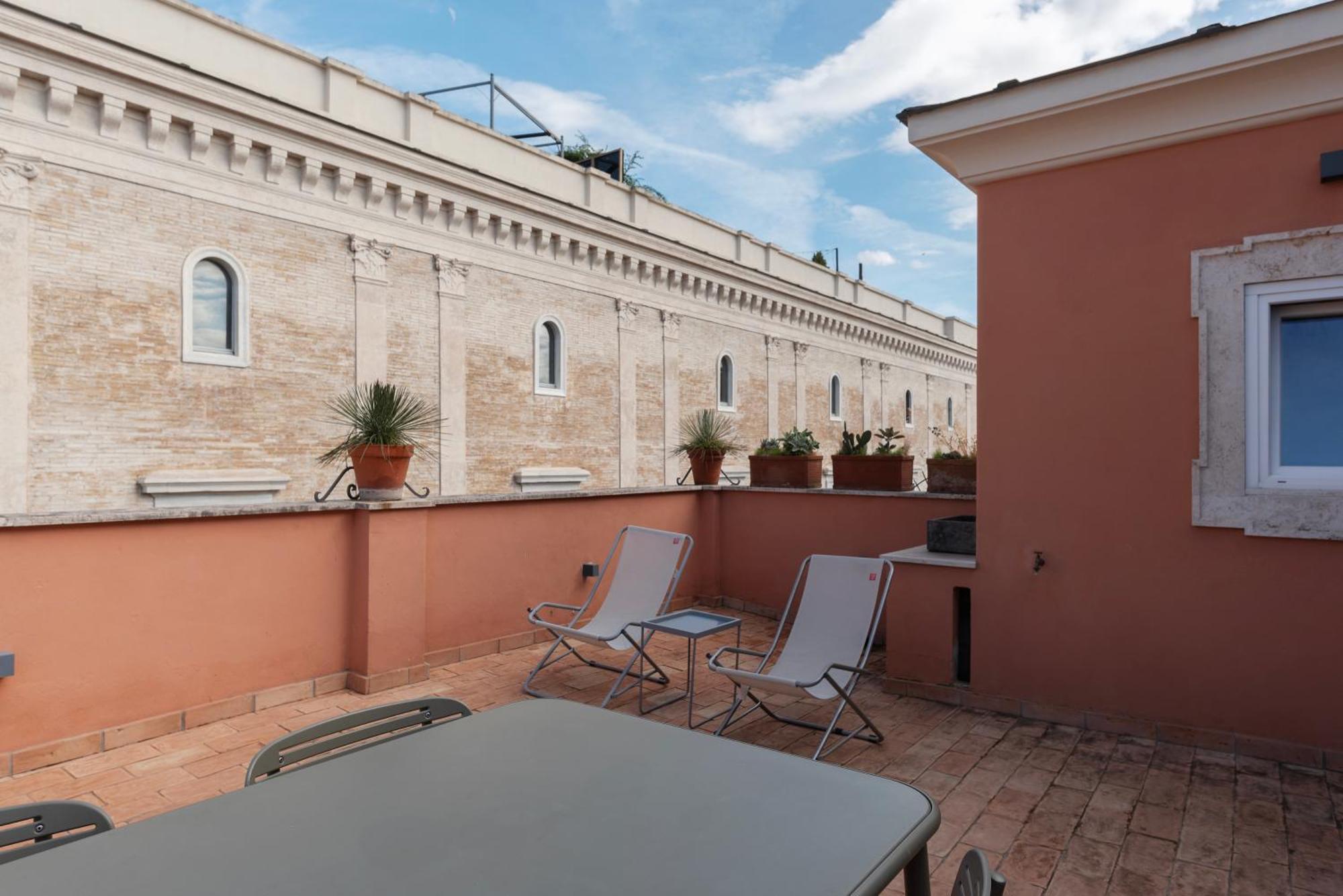 Apartment With Terrace In Via Del Pellegrino - FromhometoRom Eksteriør billede